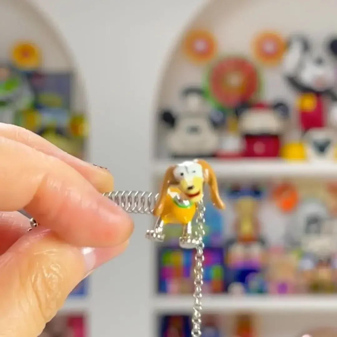 قلادة الكلب سلينكي للأطفال ، قلادة بسيطة وشخصية ، هدية سلسلة طوق كلب لطيف ، متعة ومبتكرة الكرتون