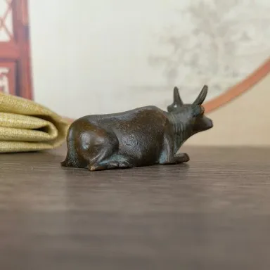 Pure copper reclining cow solid turning the world around, zodiac cow tea pet table, hand handle, pen holder, study device