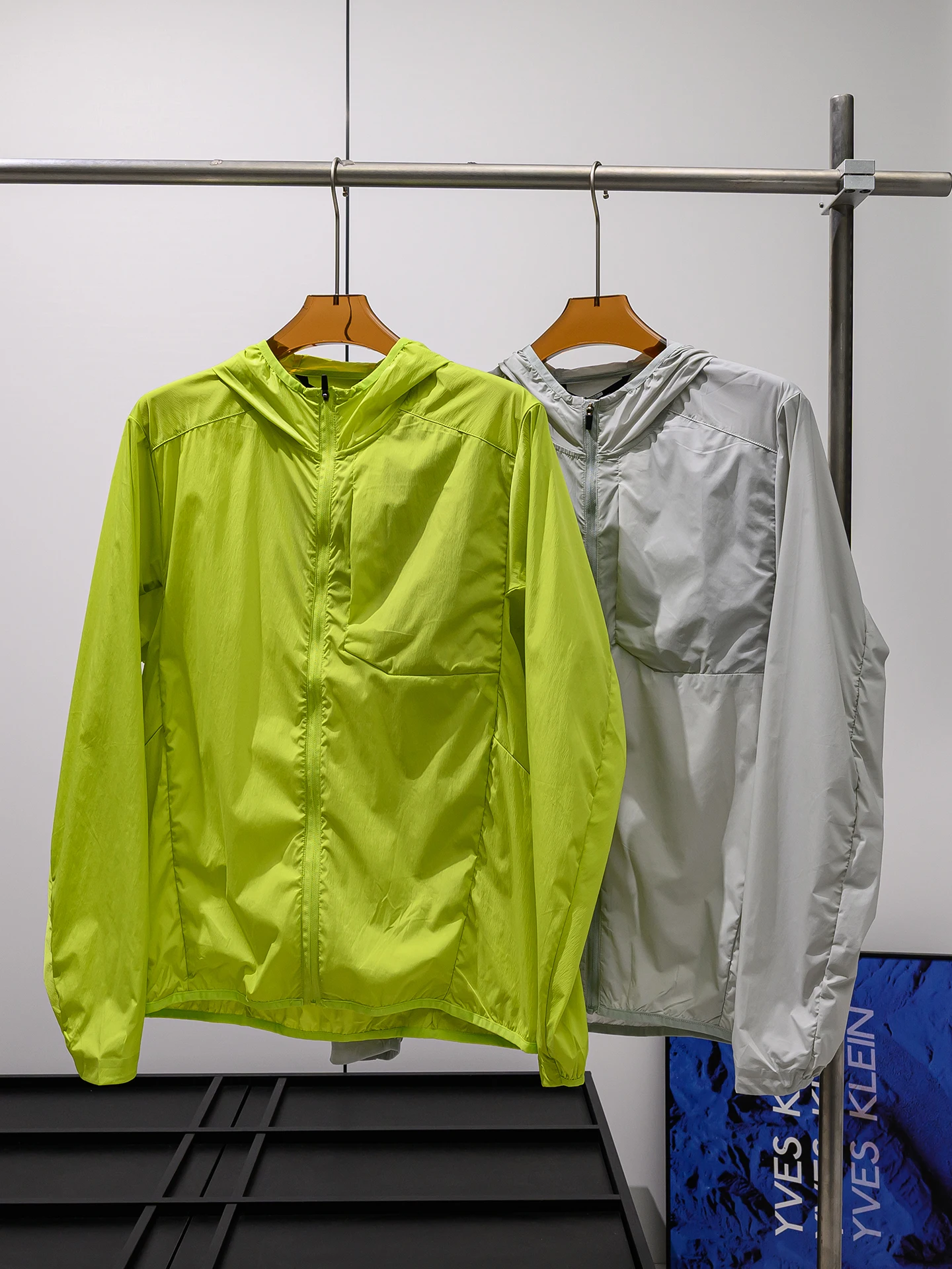 

Outdoor Men's Lightweight Waterproof Quick-Drying Breathable Hooded Sun Protection Jacket Ultra-Thin like Silkworm Wings