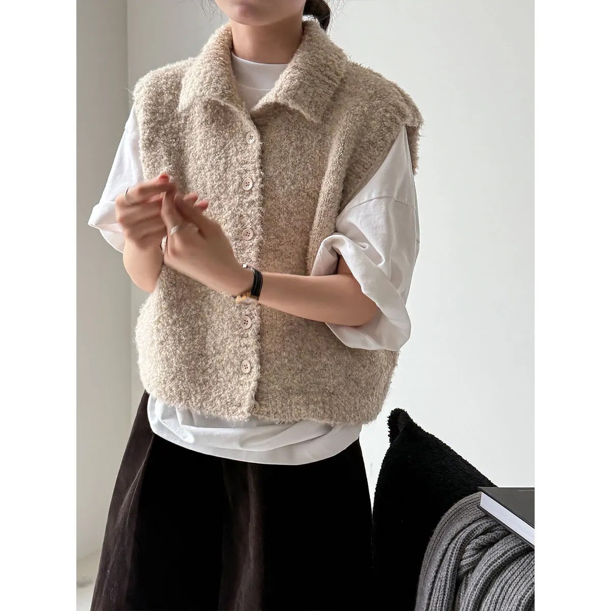 Simple and Elegant Stand-Up Collar Soft Wool Knitted Cardigan for Women In Autumn. New Style. Layered and Relaxed Jacket