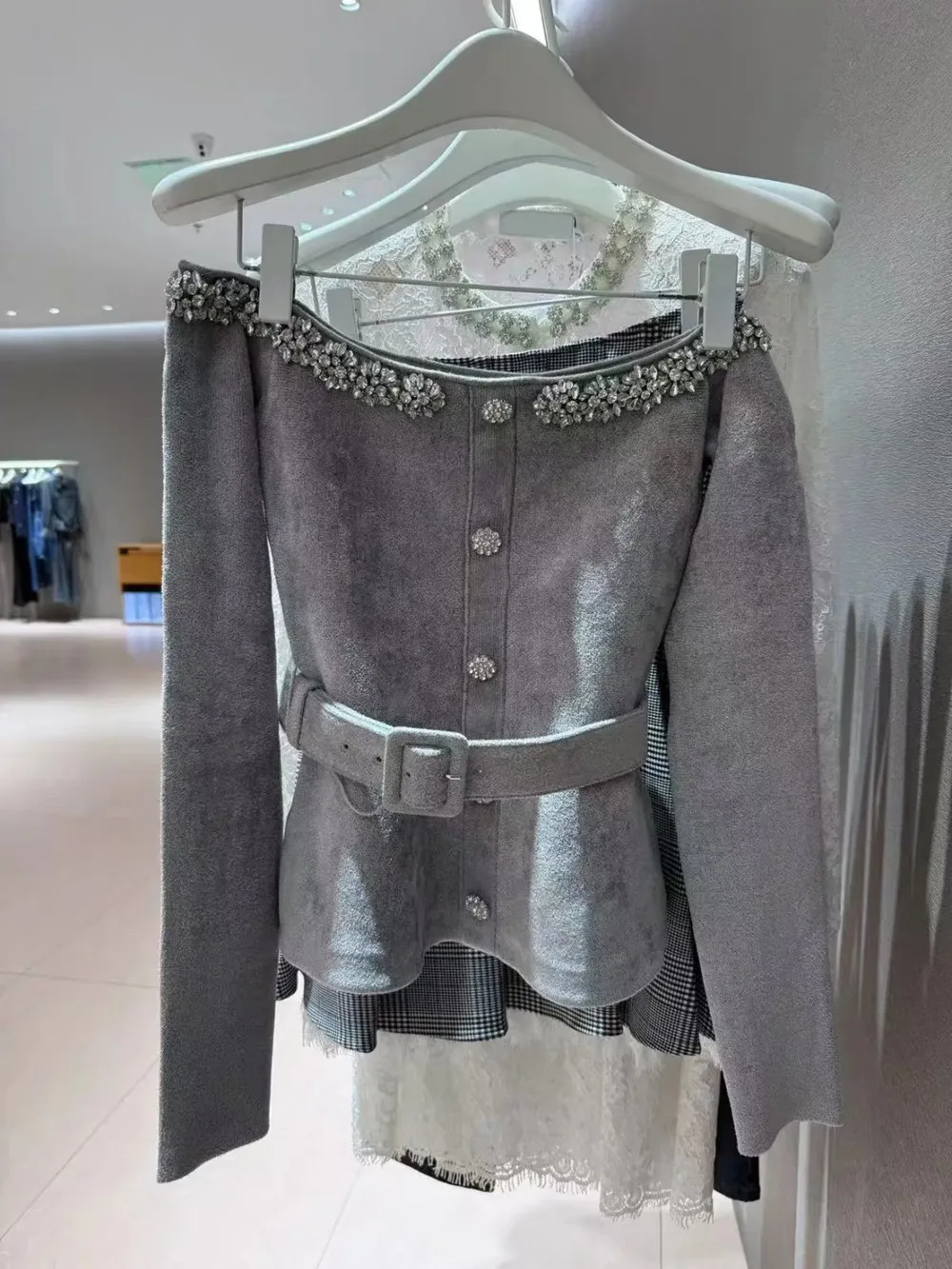 High-End Velvet Knitted oulder-Baring Long Sve Top French Sle Heavy Embellied One-oulder Velvet Knitwear for Women