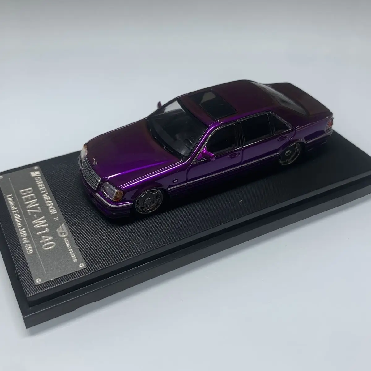 

Литой под давлением SW масштаб 1/64 BENZ голова тигра W140 S600 фиолетовый сплав модель автомобиля Коллекционная игрушка в подарок сувенир дисплей орнамент