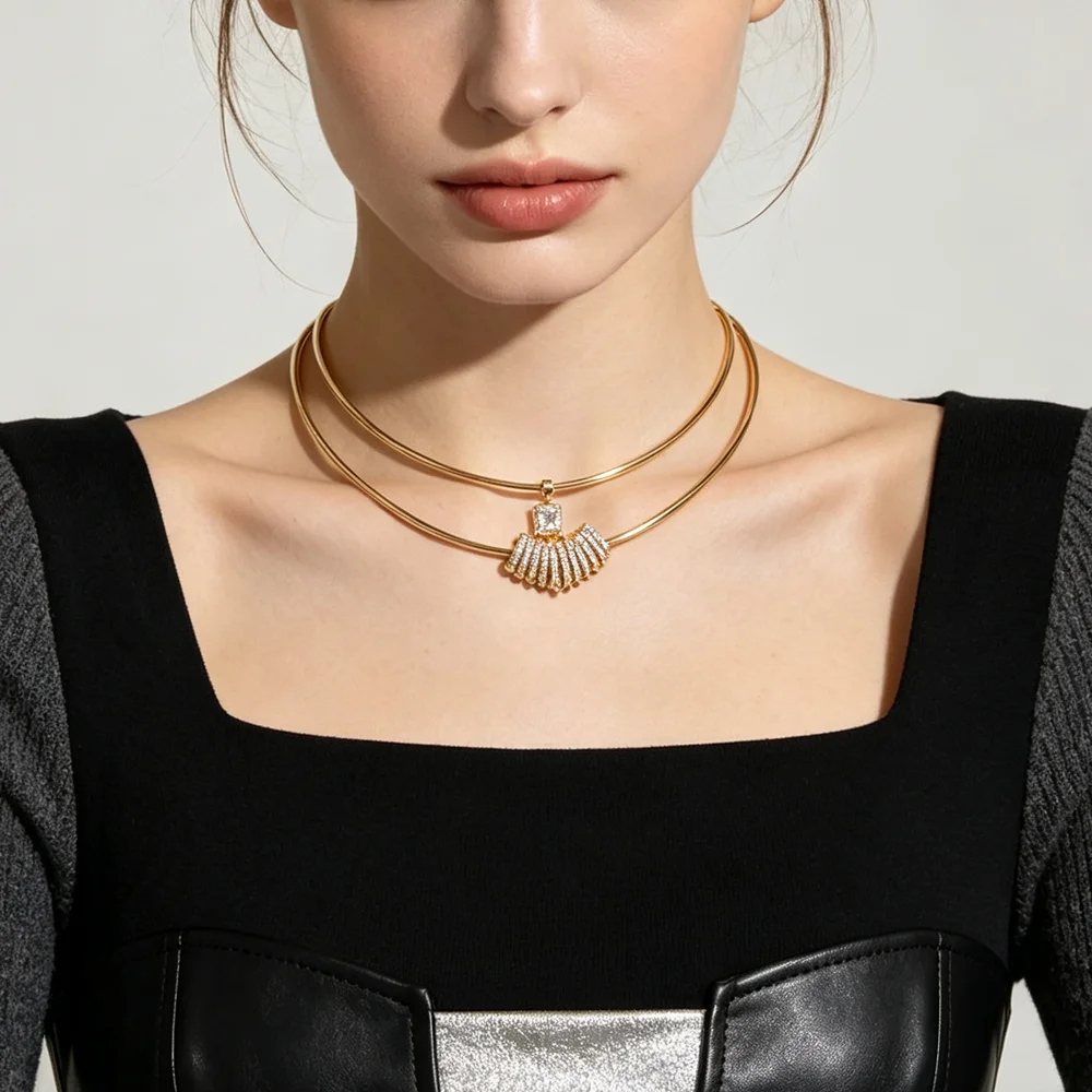 Newly launched neckband with movable small pendant inlaid with ice crystal sparkling CZ fashionable womens banquet collar jewelr