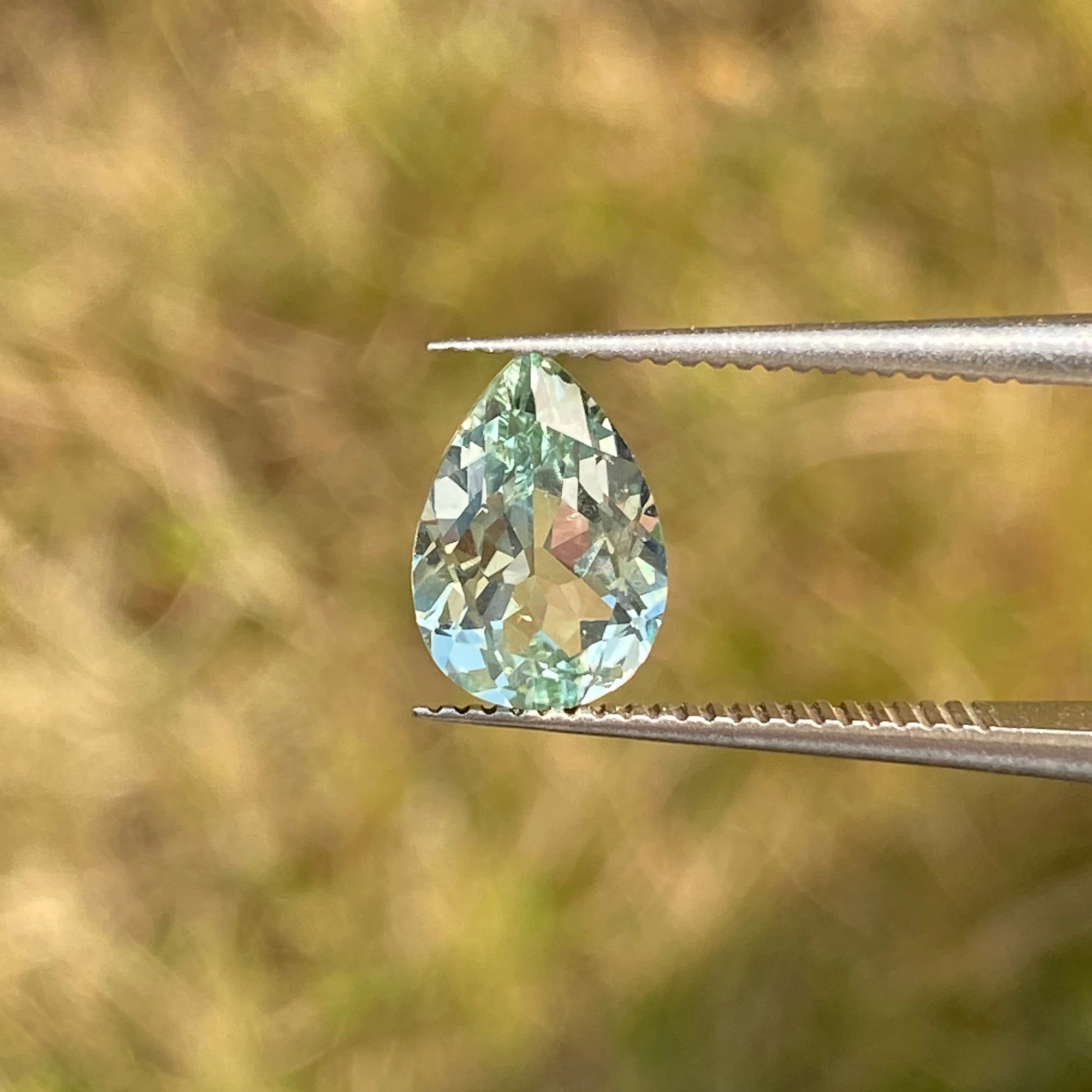 

Eme jewe Lab Grown Sapphire Light Green Pear Cut Gemstone for Charms Advanced Jewelry Making Material With Certificate