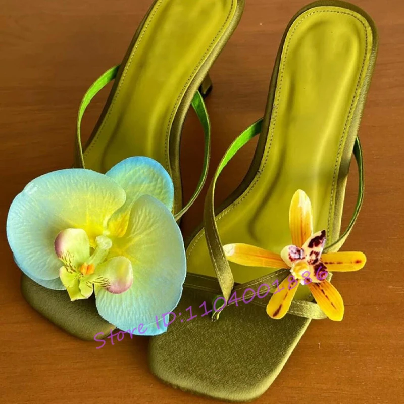 Тапочки с асимметричным цветочным декором, женские сандалии, милые атласные шлепанцы с квадратным носком и каблуком «котенок», летняя пляжная обувь для отдыха