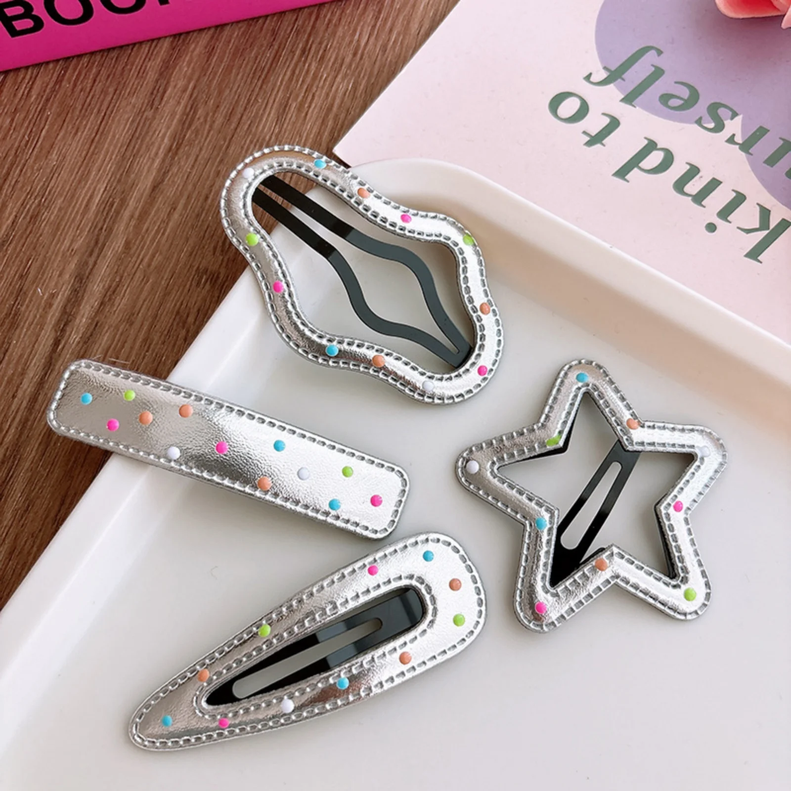 مجموعة مشابك شعر لامعة فضية مكونة من 5 قطع على شكل نجمة وقلب وشريط، وإكسسوارات شعر لطيفة ولامعة مثالية لأنيقة الفتيات