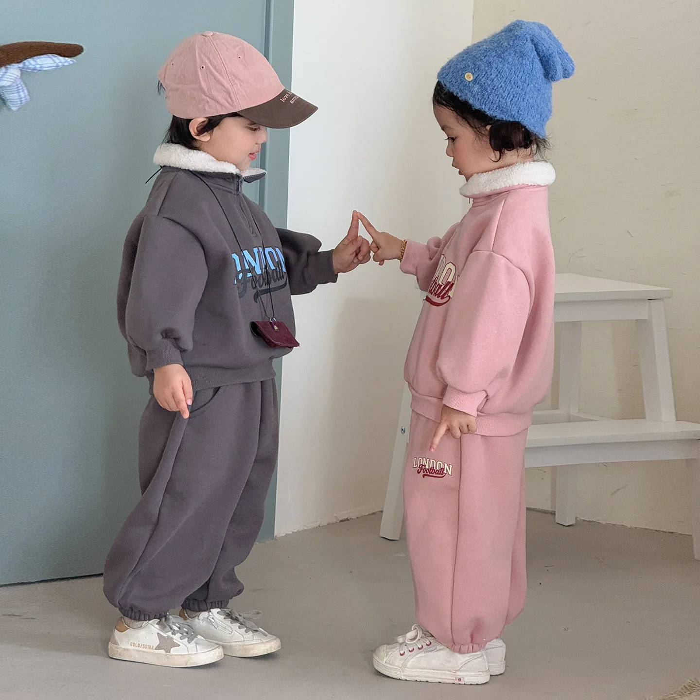 Winter New Children Warm Sports Set Boys Girls Letter Print Sweatshirt + Pants 2pcs Suit Kids Plus Velvet Thick Outfits
