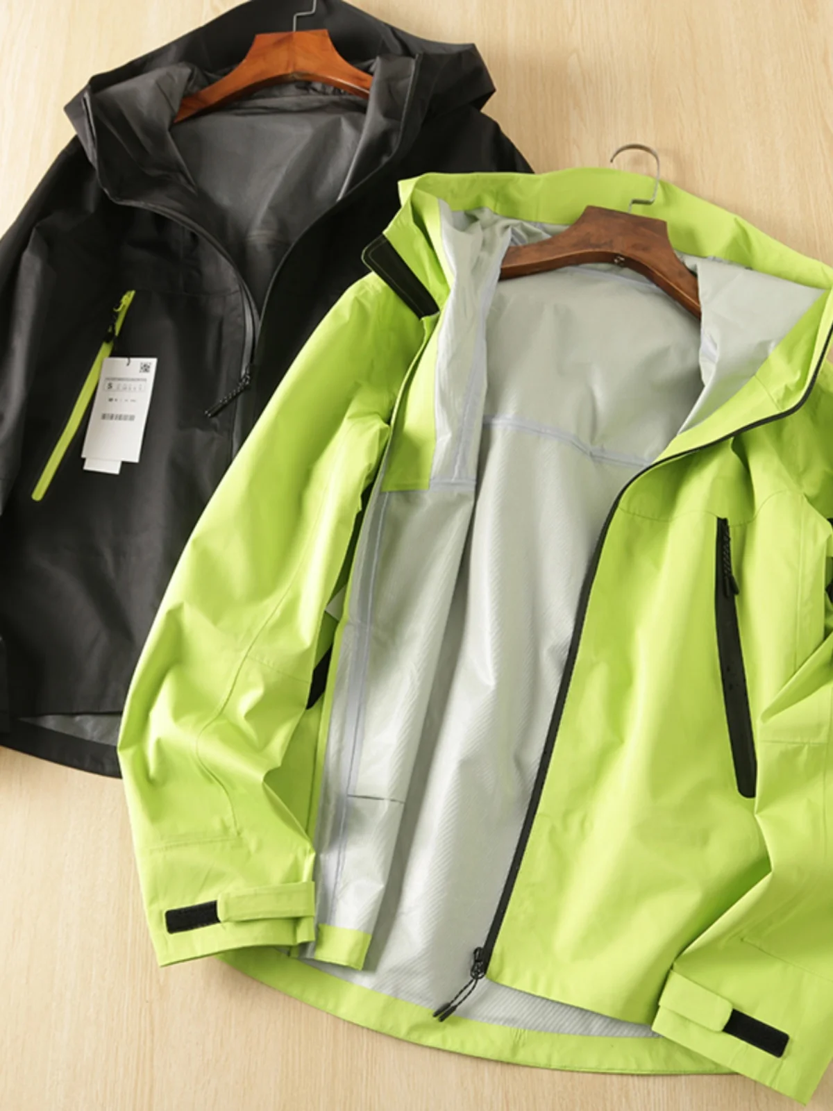 

Profional ade Outdoor Men's Hiking Skiing Jaet Full Body Taped Faionable Urban Sle Long Sve Hooded Jaet