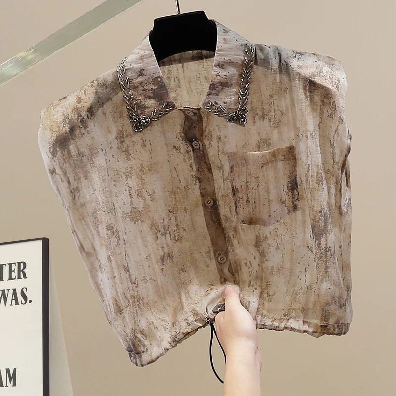 

Модный прочный дизайн с бриллиантовой инкрустацией и декоративными элементами на плечах, воротник с одной пуговицей, короткий, с эффектом тай-дай, микро-...