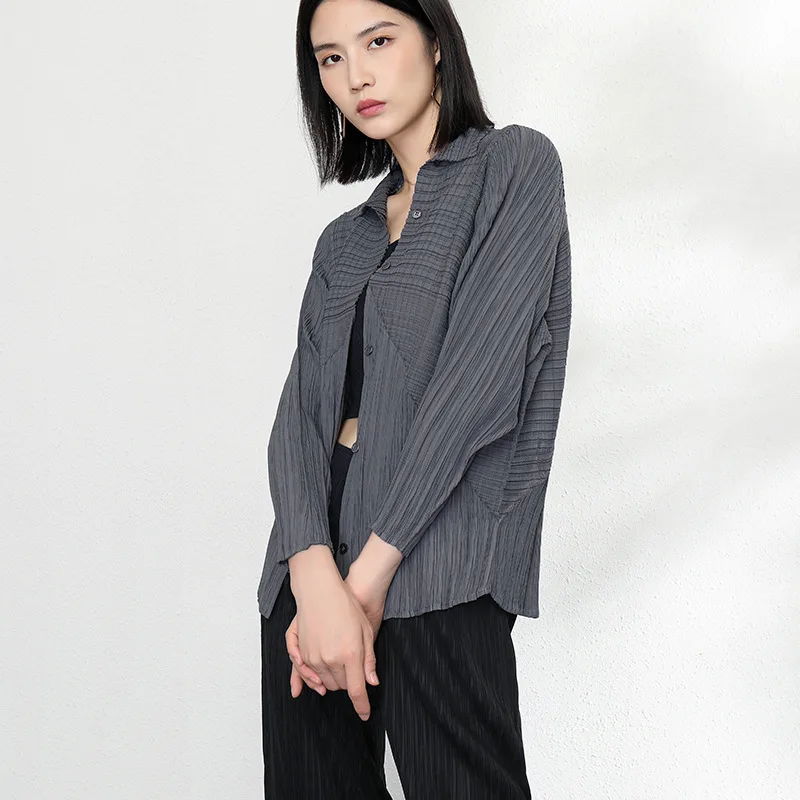 Top For Women Long Sleeved Spring New Solid Color Fashion Loose Elastic Miyake Pleated Turndown collar Coat