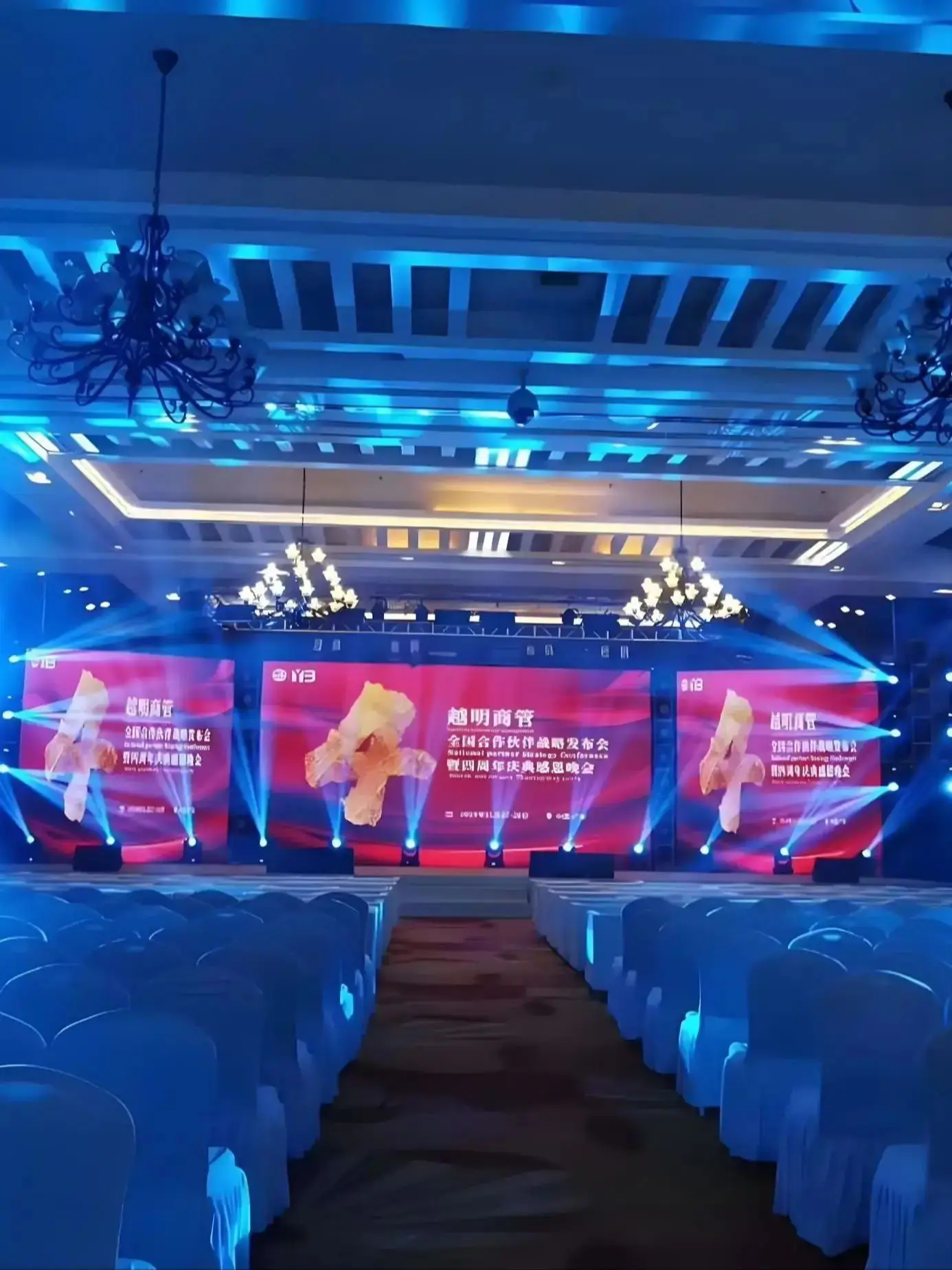 Top Selling P4.81 Indoor LED Display Rental Screen 500x1000mm for Church Background LED Video Wall