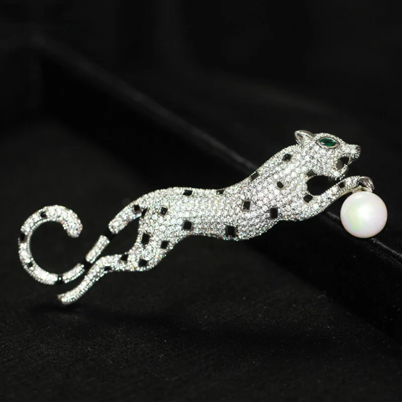 

Bobokiki Jewelry Fashion Titanium Steel Micro-Inlaid AAA Zircon Green-Eyed Leopard Brooch Luxury Retro Pearl Pin