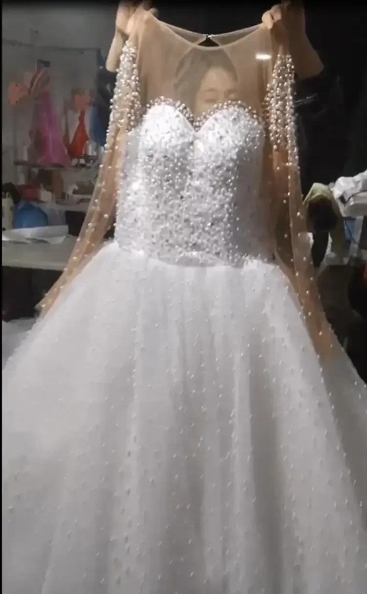 ที่กําหนดเอง Scoop คอ Shinny ไข่มุกลูกปัด Ballgown ชุดแต่งงาน Vestidos De Novia ภาพลวงตาแขนยาวชุดเจ้าสาว