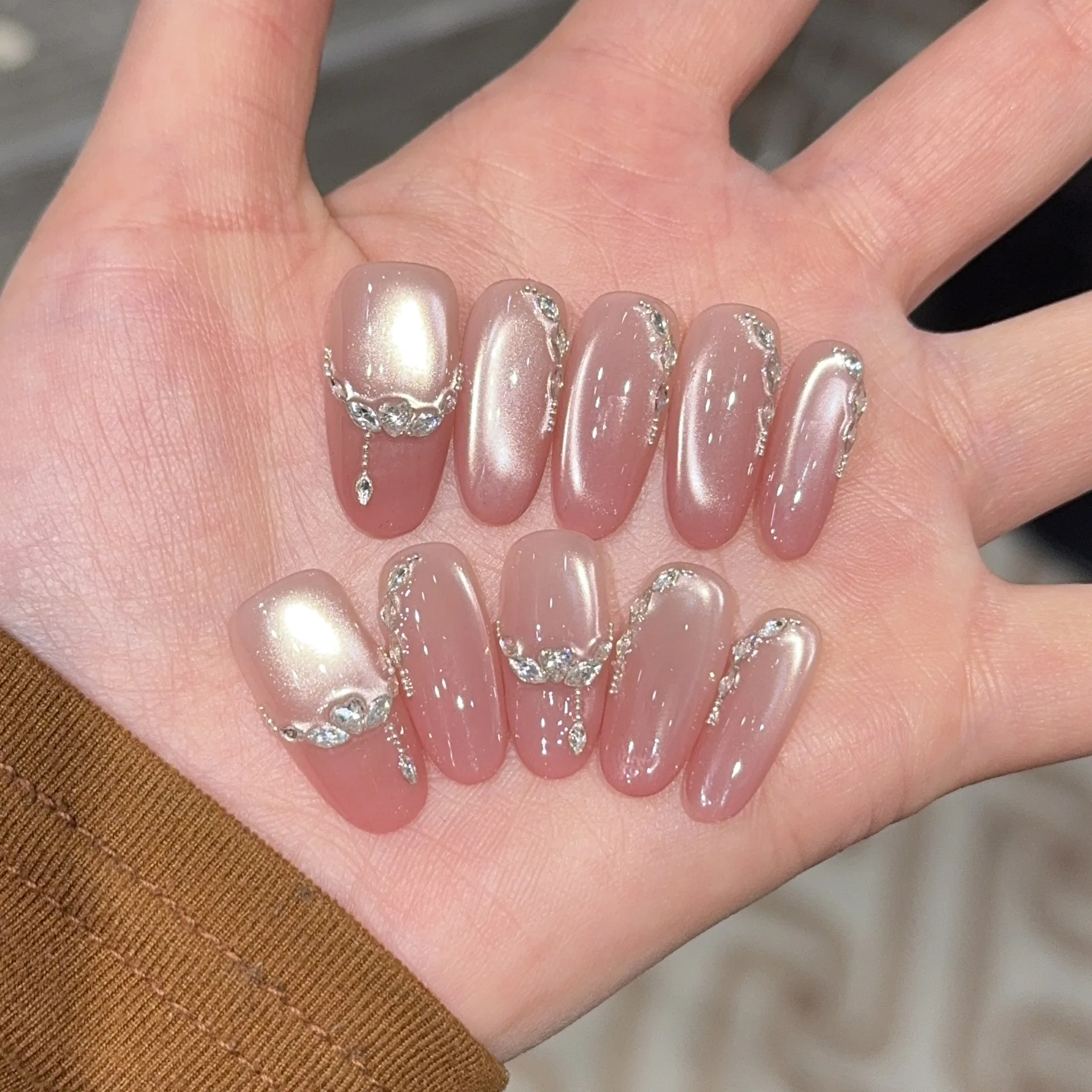 

10pcs Pink Cat-Eye Handmade Nails Glittering Pearl Chain Press-On Nail Medium Oval Full Coverage Nail for Women&Girl False Nail