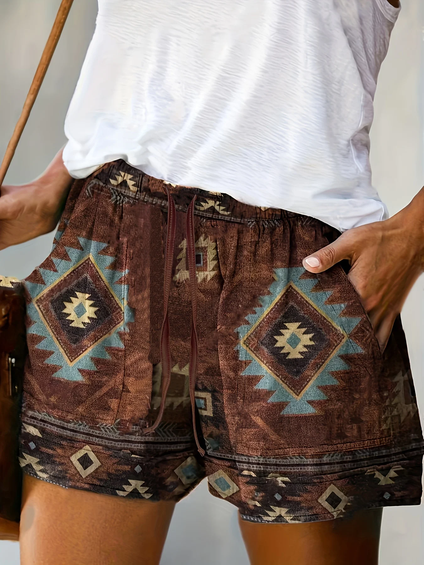 Celana Pendek Wanita Motif Geometris Retro Barat