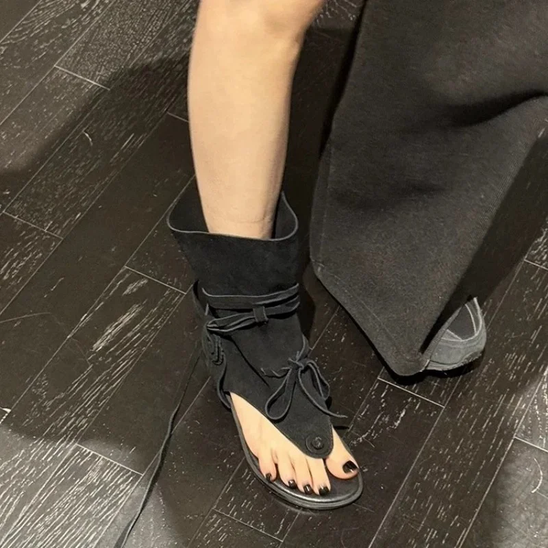 

Flat Split Toe Flip Flops Cool Summer Boots for Women Outdoor Wear New Flat Bottom Sandals Short Booties