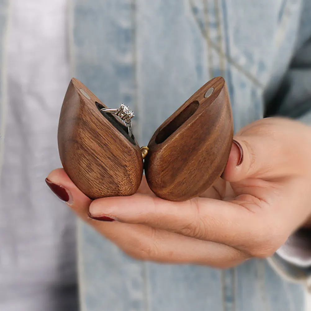 

Wooden Ring Box Storage Holder for Proposal Wedding Engagement Ceremony Heart Shaped Box Lightweight Compact Design Great Gift