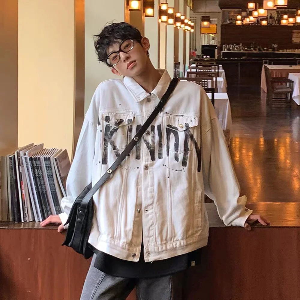 

Cool American fiti Letter Print Men's Denim Jaet Autumn Spring High Street Sle Loose Fit Versatile Outerwear for Teens