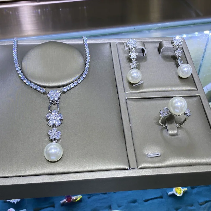 

Natural Shell Comparable to Pearl Flower Shape Full Diamond Open Ring for Women Elegant Noble Pendant Earring Set