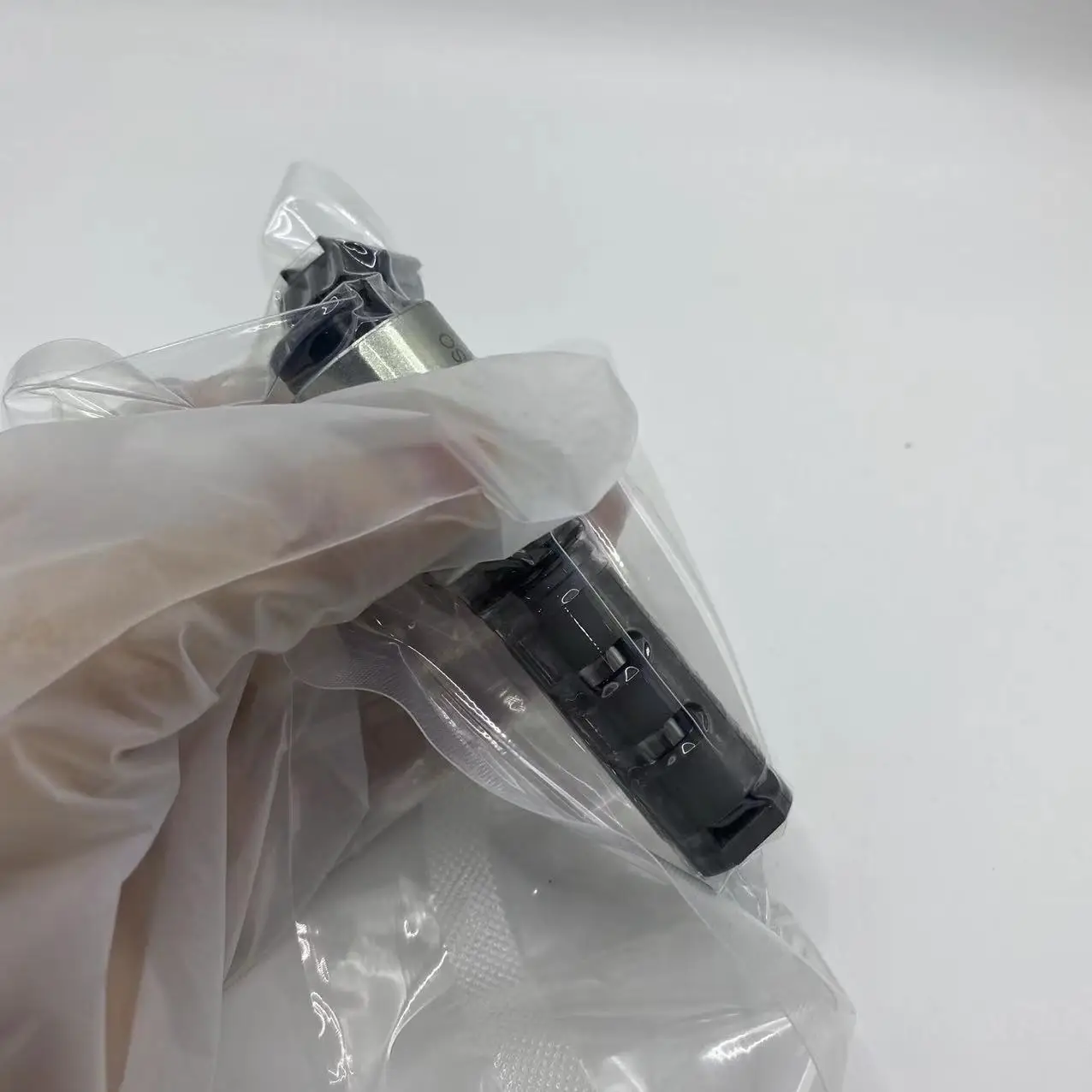 1pc 15330-0T020 New Engine Variable Timing Solenoid 15330-37020  VVT Valve Fit Toy-ota Corolla-Matrix-Prius CT200h