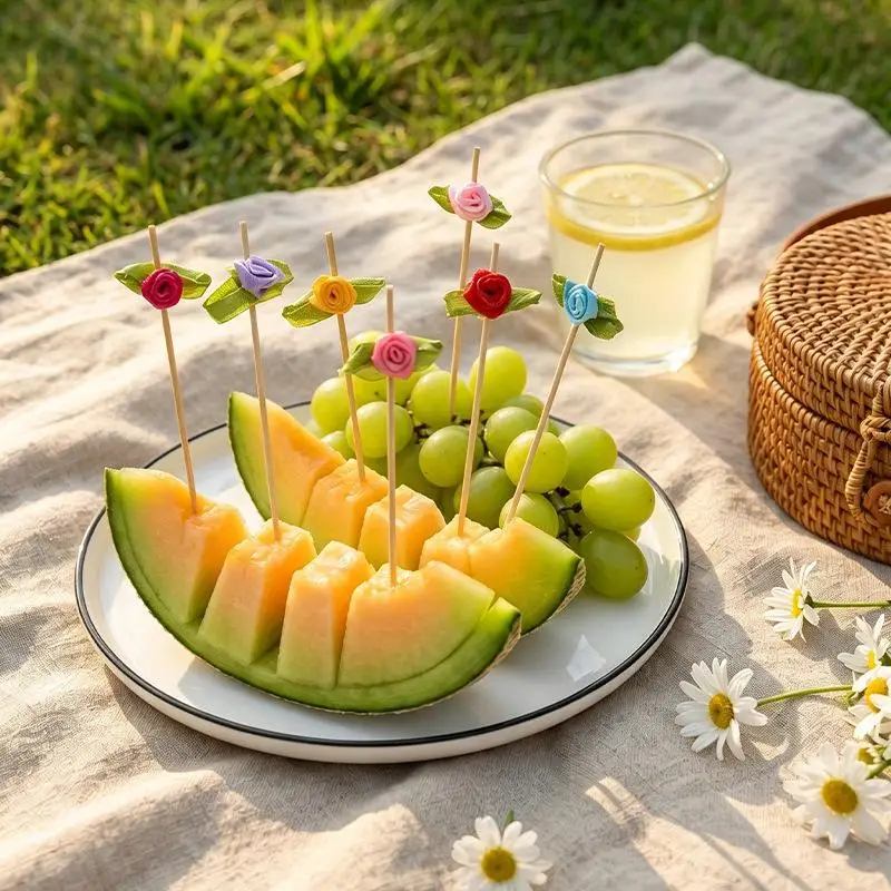 100 Stück Rosen-Bambusstäbchen mit Blättern, rot, blau, weiß, Obstgabeln, Cocktail-Rührstäbchen, Geburtstags-, Hochzeits- und Partydekoration – Detail 5