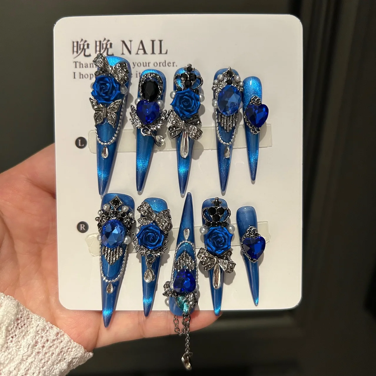Vibrant Blue Stiletto Press On Nails 3D Metal Rose Decor Connected Chain 10pcs Set Rose Gem Decor Stiletto Shape Easy To Apply
