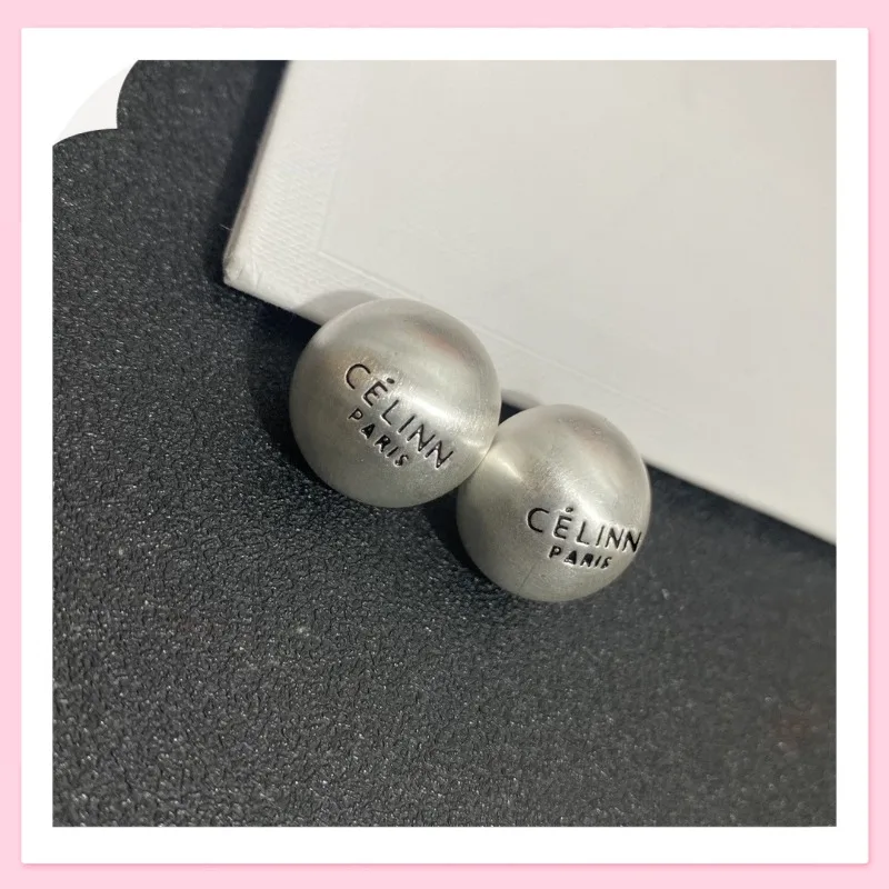 

Матовые серьги-шарики с эффектом браширования, французский нишевый дизайн, персонализированные модные серьги для интернет-селебрити, простые изысканные круглые жемчужные серьги