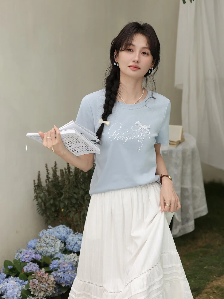 เสื้อยืดผู้หญิงสีฟ้าอ่อน แบรนด์ Deer South รุ่น Blue Melody ปักลาย คอกลม แขนสั้น สำหรับฤดูร้อน