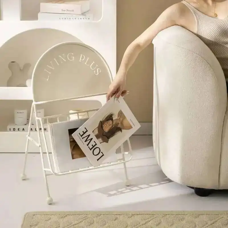 Rack dobrável simples medieval ferro revista moderno piso-pé livro rack ins estilo desktop rack de armazenamento ornamentos de mesa