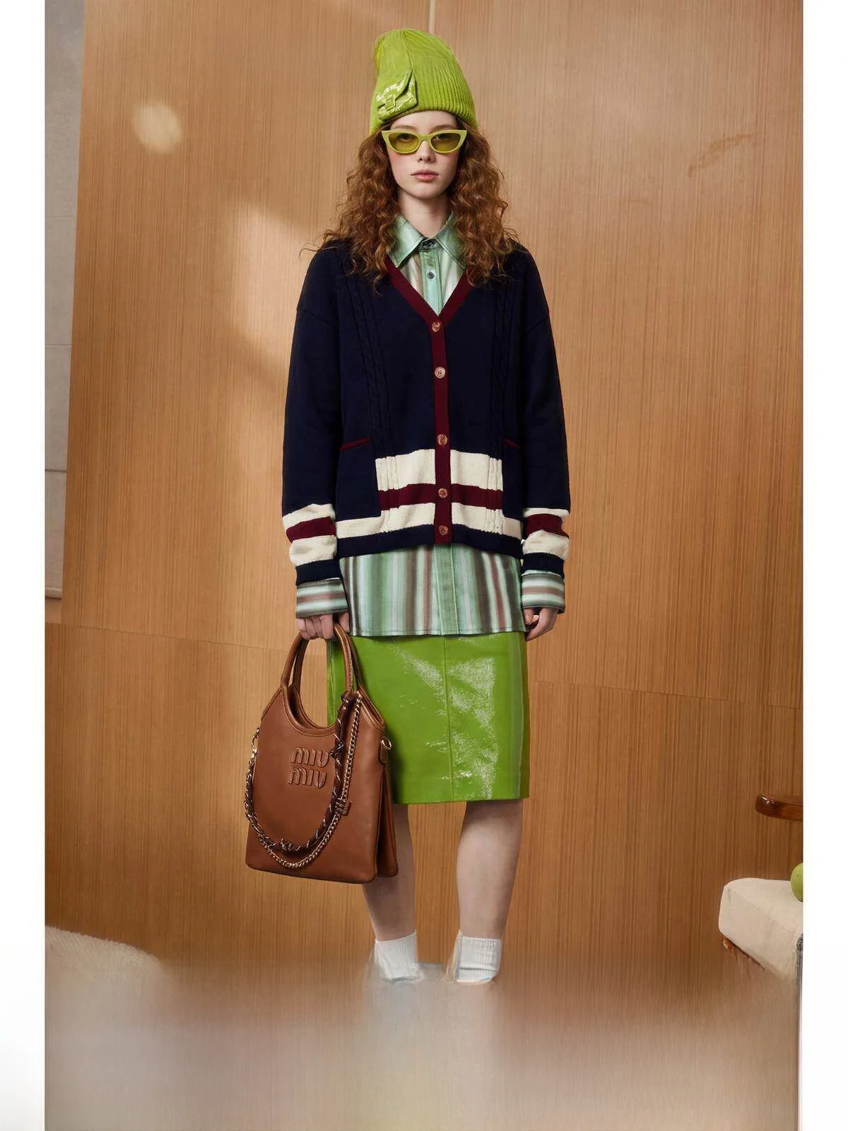 

Loose Casual Knitted V-Ne Color Blo Winter New Sle Women's Sweater And Flower Vase × Lab