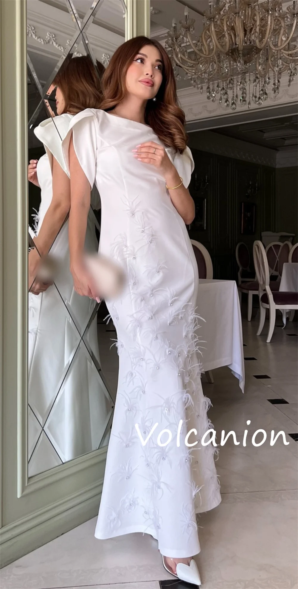 Gaun Midi Leher-o Terompet Bulu Berpayet Charmeuse Klasik Kustom Acara Dipesan Lebih Dahulu Seksi Yang Indah