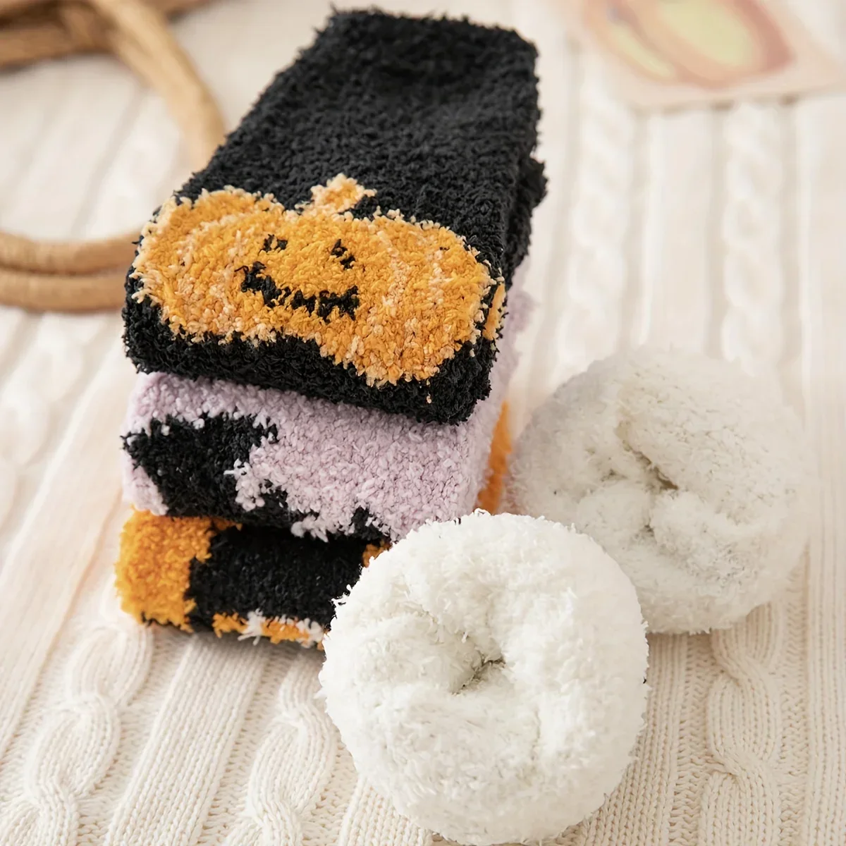 4 Pairs Pumpkin & Bat Print Socks, Cute & Funny Halloween Fuzzy Socks, Women\'s Stockings & Hosiery