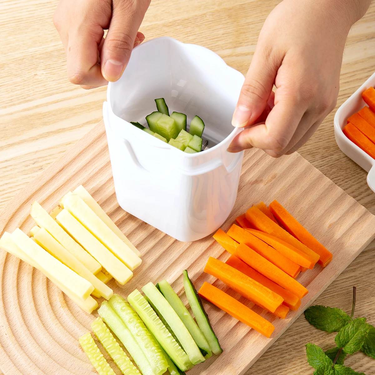 1 x multifunktionaler Gemüseschneider zum Zerkleinern von Karotten, Schinken und Gurken; Pressschneider für den Heimgebrauch zum Schneiden von Kartoffeln