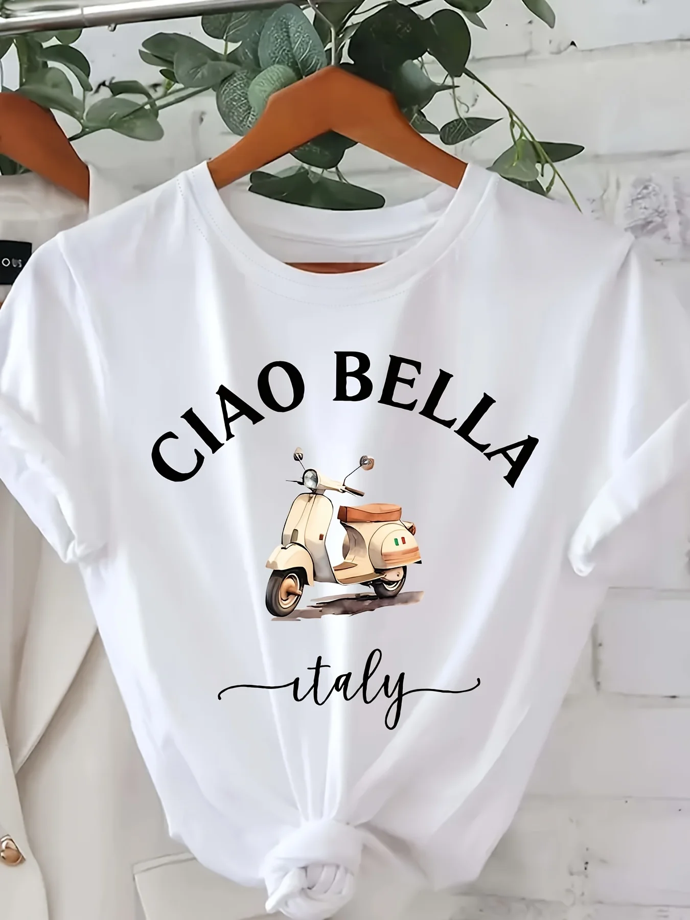 تي شيرت نسائي من Ciao Bella برقبة دائرية - كاجوال بأكمام قصيرة وطباعة حروف من مزيج البوليستر للربيع والصيف، ليمون إيطالي