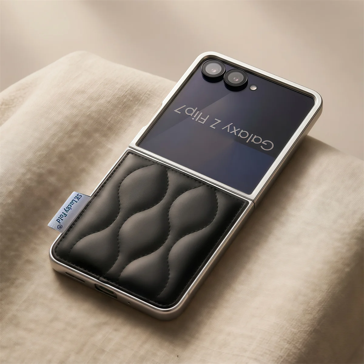 Luxuriöse 3D-Wellenmuster Daunenjacken-Lederhülle für Samsung Galaxy Z Flip 7 Flip7 Stoßfeste Schutzhülle