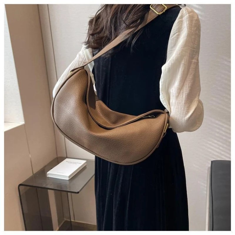 Bolso de hombro francés exquisito para mujer, bolso de mensajero multifuncional único a la moda, los bolsos de diseñador más populares de hoy, 2023