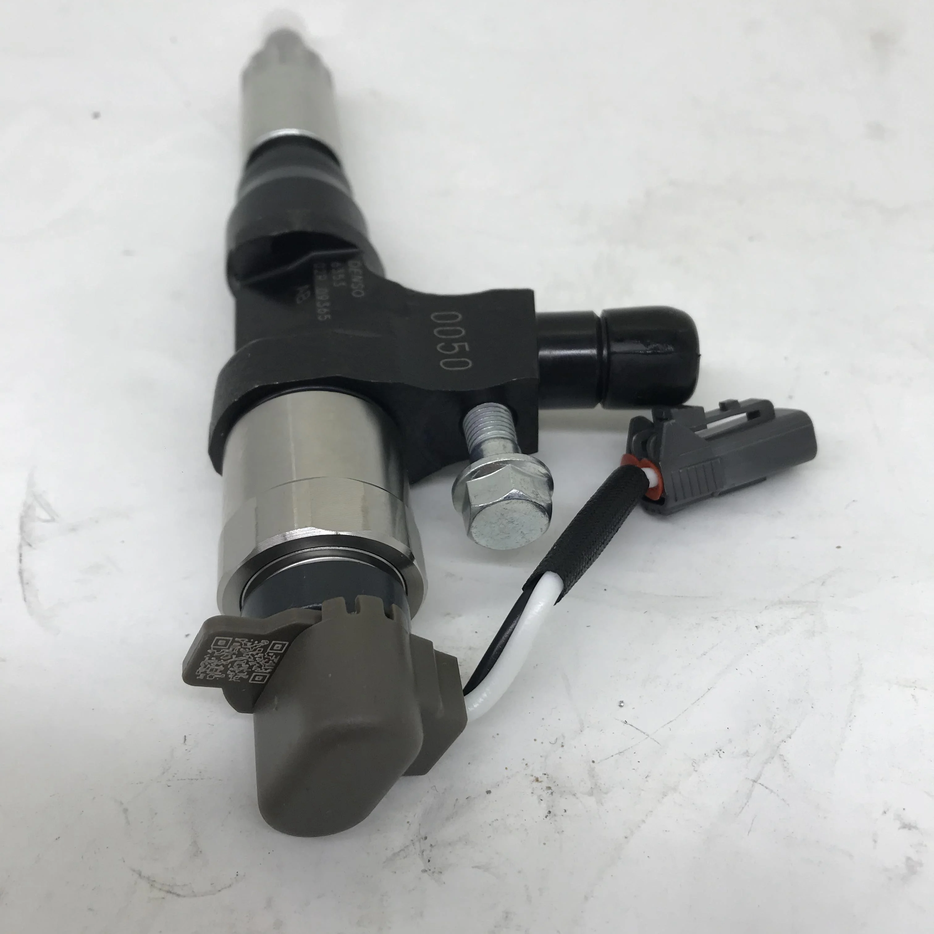 

Fuel Injector 095000-6353 for Engine SK200-8 J05