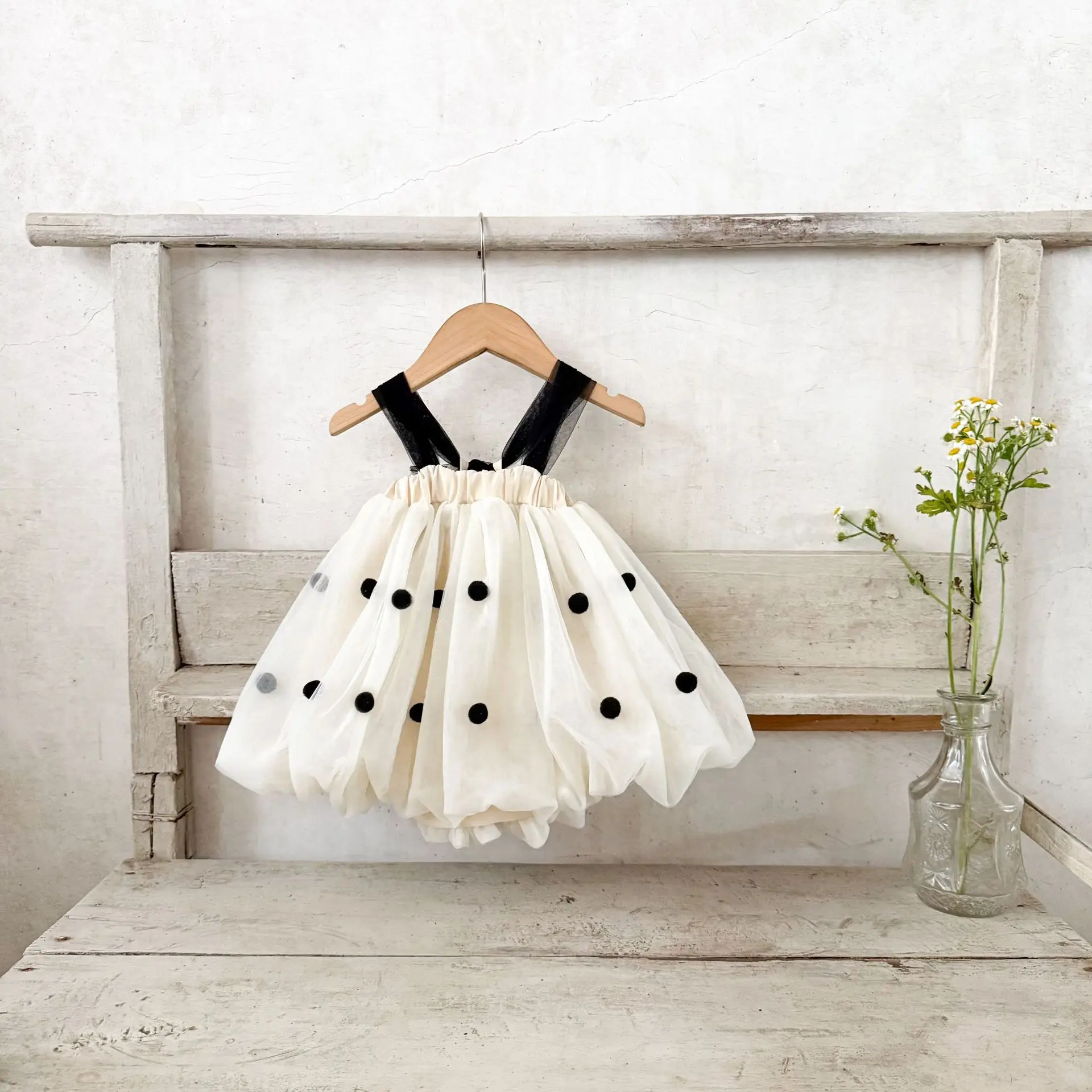 

Ins Korean Version of Girls' Summer New Item 2025 Girls' Mesh Polka Dot Lace Up Fluffy Yarn Skirt Suspender Skirt