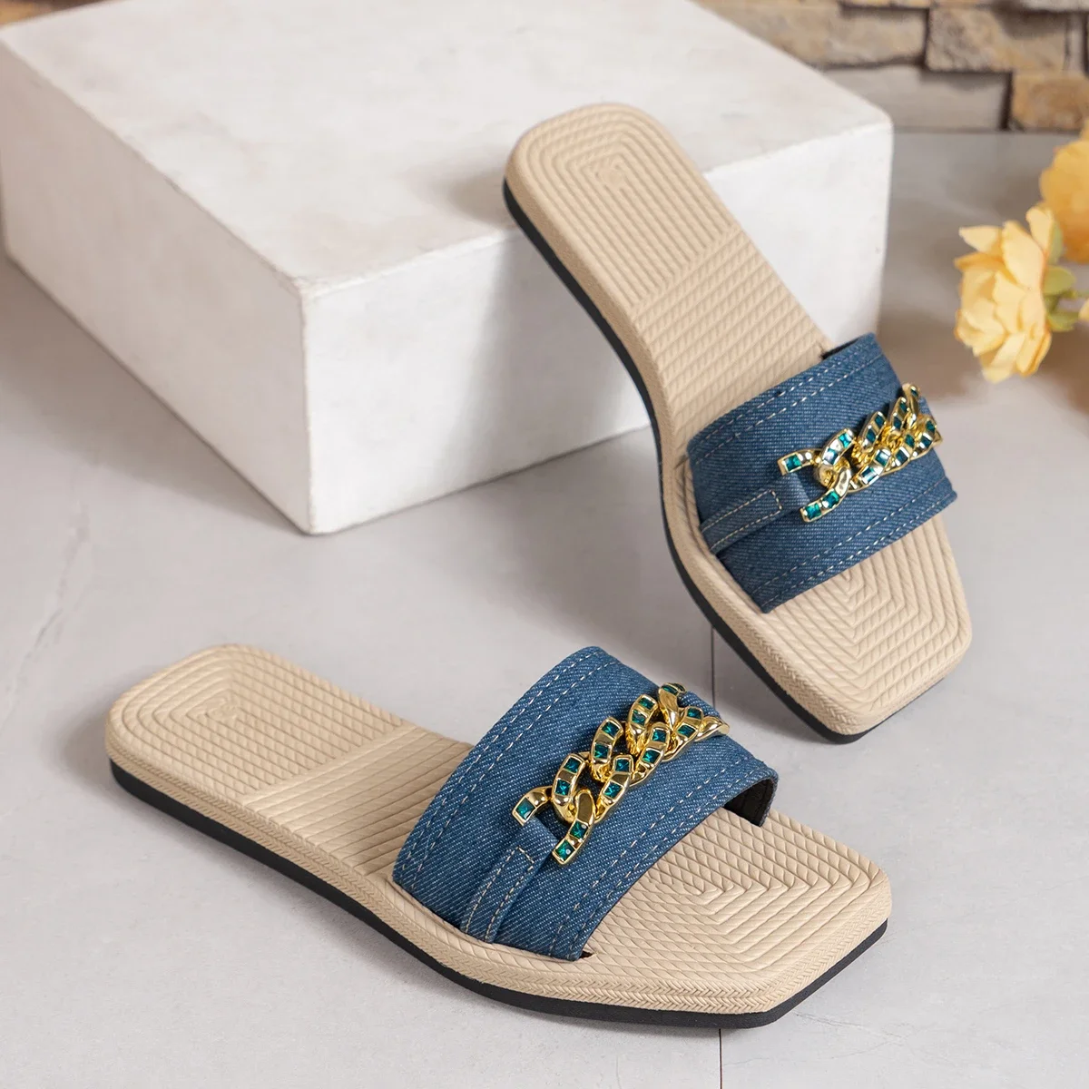 Women's Square Toe Flat Slippers Summer Casual Platform Beach Shoes for Women Outdoor Metal Chain Women's Slip on Slides Shoes