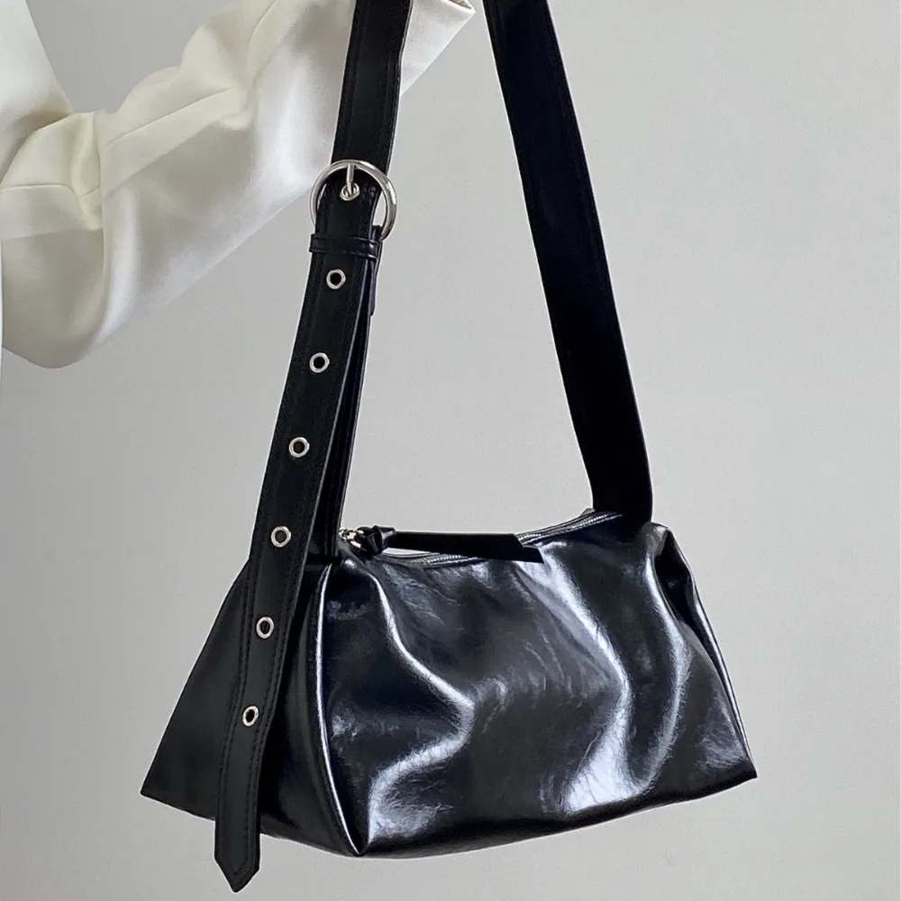 

Niche design new women's bag Spice Girl wide shoulder strap casual high-grade texture single shoulder underarm messenger bag