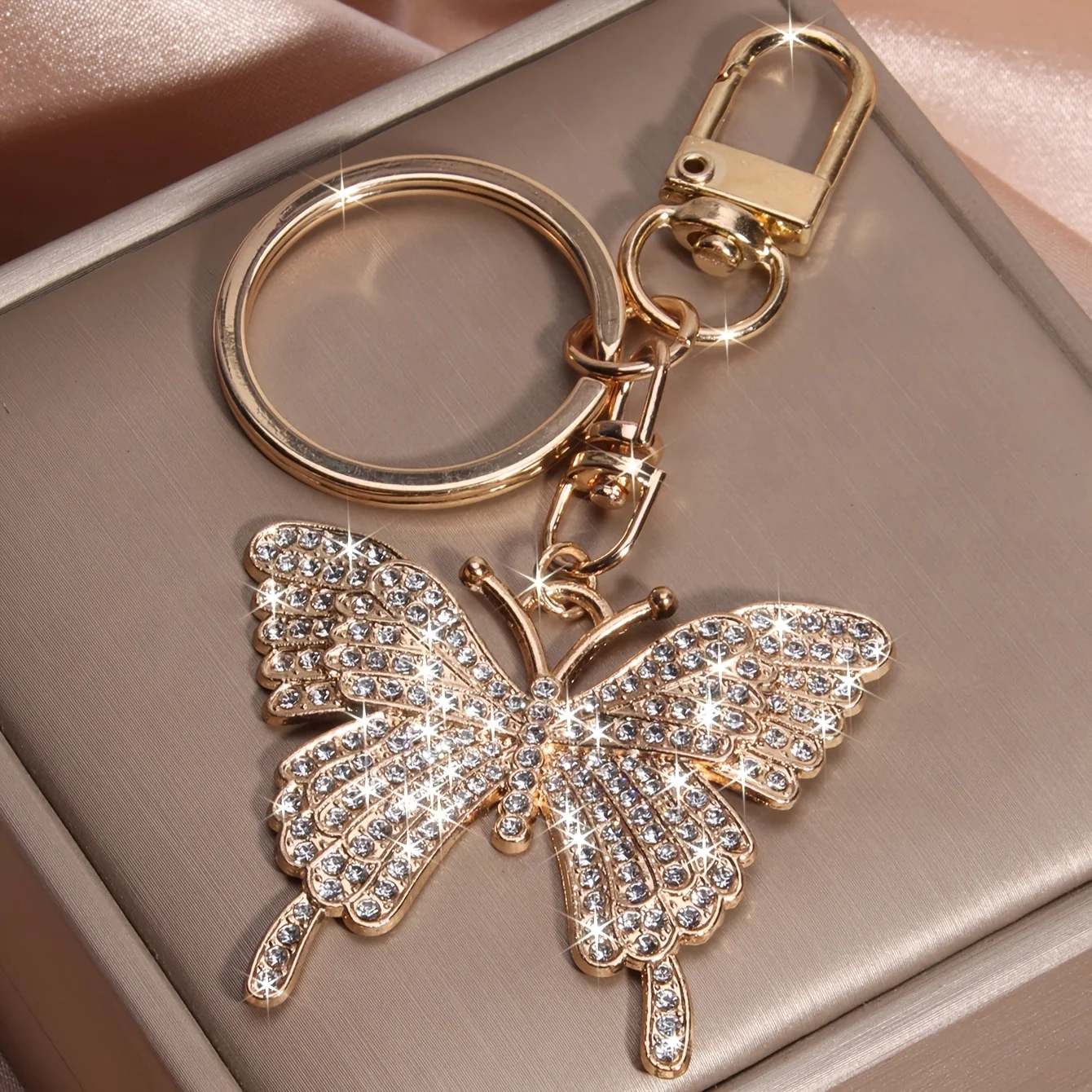 1Pc Crystal-Encrusted Diamond Butterfly Car Keychain Metal Cute Women's Bag Pendant Key Chain Ring Creative