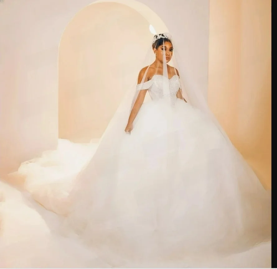 Customized  Sweetheart Shinny Beads Sequins Wedding Dress Sweep Train  Robe De Mariée  Plus Size Ballgown  Bridal Gownc