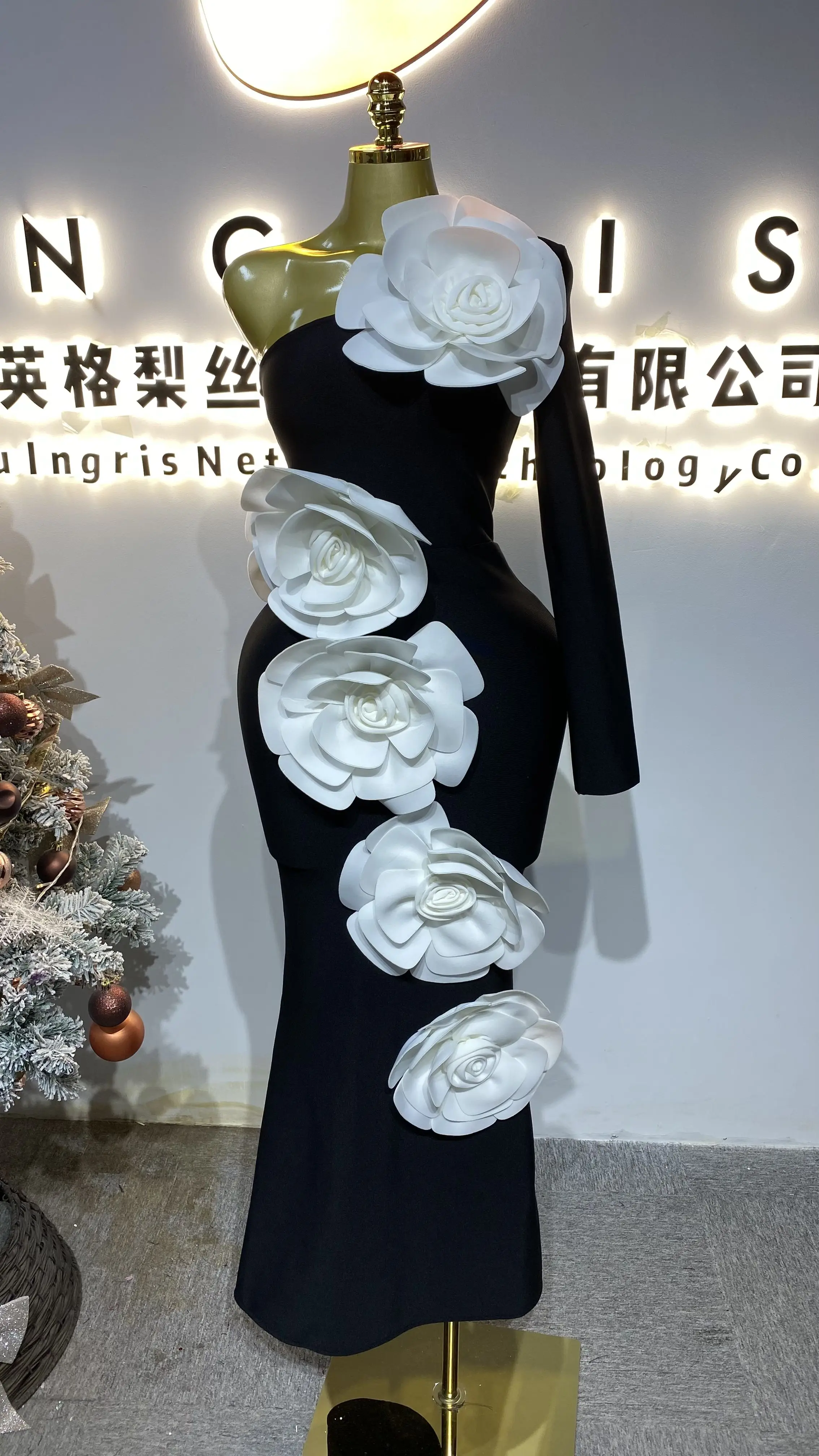 High-quality women's heavy-duty long dress with three-dimensional beaded embellishments, one-shoulder breathable dress-GZXX357