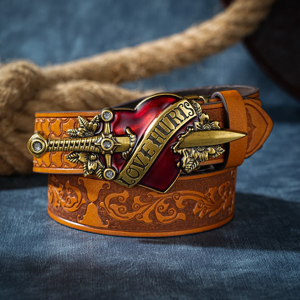 A casual, individual and retro belt, Western-style clothing accessory, metal buckle, PU belt, suitable for both men and women