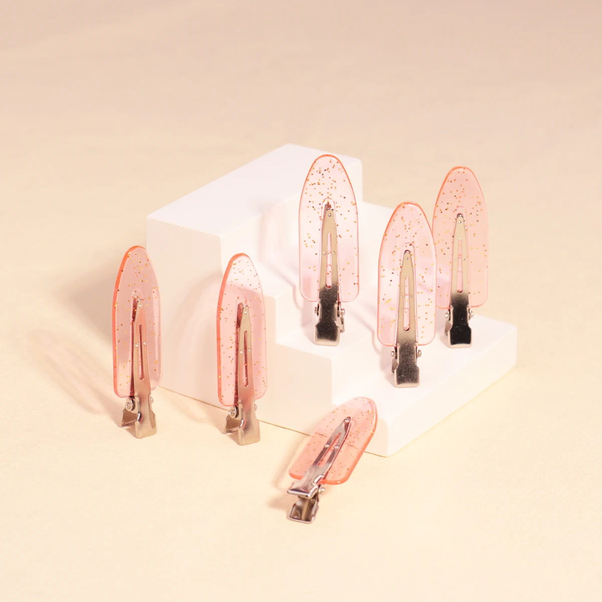 

Transparent leaf shaped non curved hair clip, used for styling segmentation and makeup, Special for real hair wigs