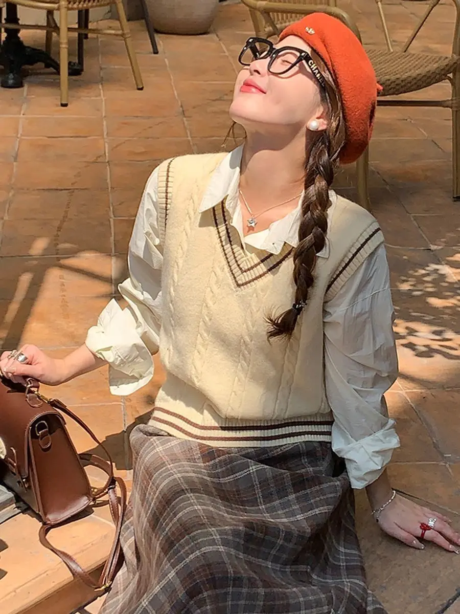 

Preppy Color Block Sleeveless Vest Knit Top Women Korean Loose Fit Fashion Layering Youthful Casual Chic Versatile Pullover