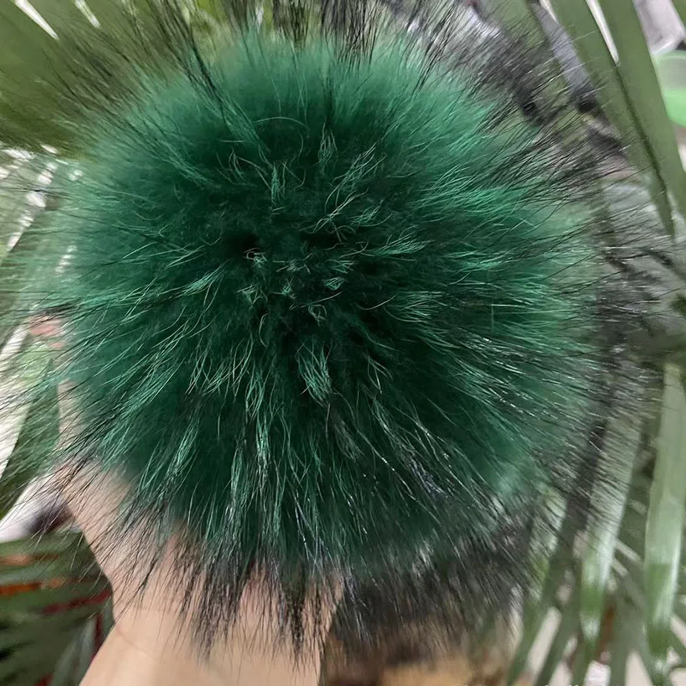 2 Stück/Los Großhandel 13cm und 15cm Naturfarbene Pompons aus echtem Waschbär- und Weißfuchs-Fell für warme gestrickte Winterkleidung – Detail 6
