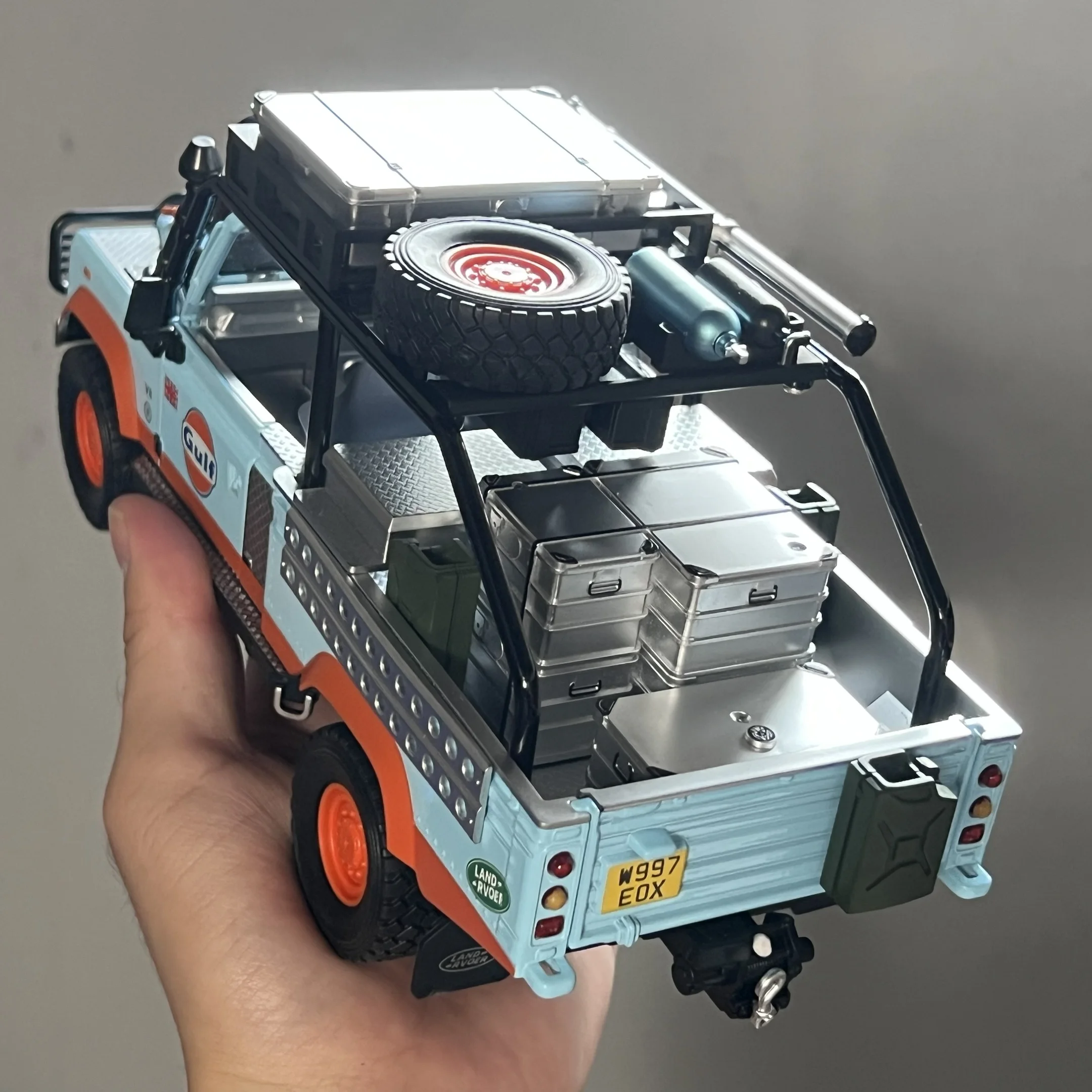 1:24 Land Rover Defender 90 Tomb Raider Camel Trophy Gulf Oil Off