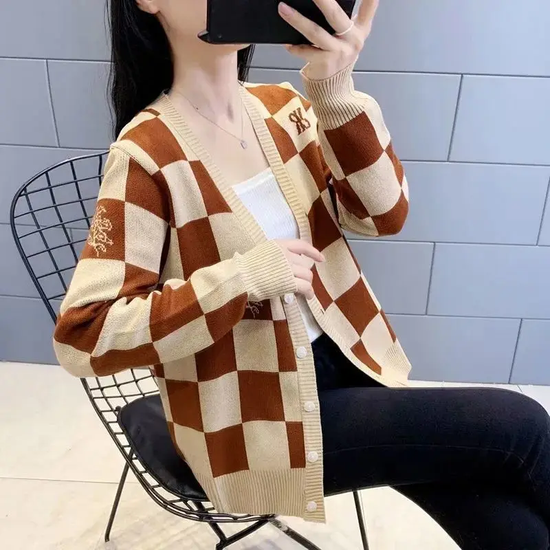 Jesień Zima All-match Plaid V-neck Long Sleeve Knitting Cardigan Ladies Vintage Buttons Loose Sweater Coat Women Clothes Tops