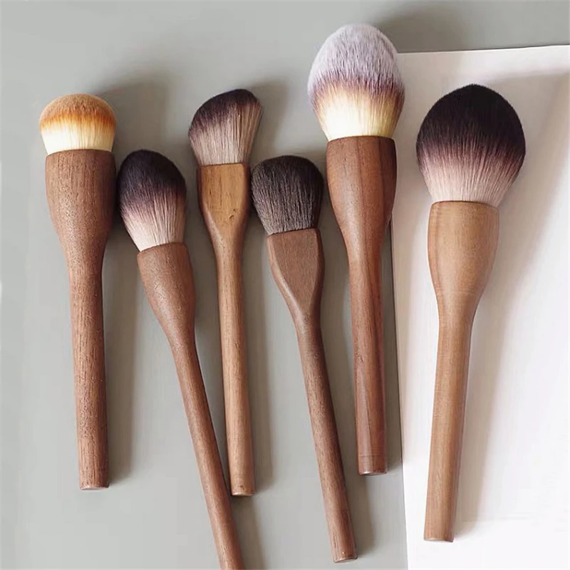 1Pcs European Vintage Wood Handle Makeup Brush High Quality Walnut Loose Powder Blush Foundation Contour Brush Super Soft